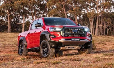 Toyota Hilux GR Sport 2023 nâng cấp 'đáp trả' Ford Ranger Raptor