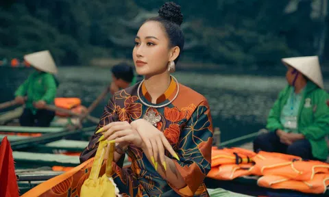Đoàn Hồng Trang diện áo dài khoe sắc giữa Tràng An