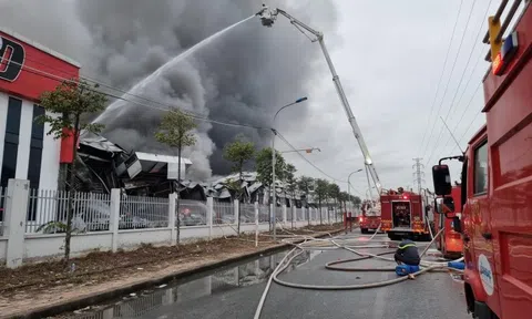 Cháy lớn tại Khu công nghiệp, thiệt hại hàng chục tỉ đồng
