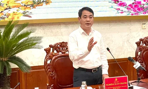 Bí thư Tỉnh ủy Hậu Giang nhận Huân chương Lao động hạng Nhất