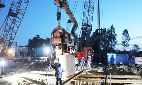 Vì sao cứu hộ bé trai 10 tuổi lọt xuống trụ bê tông sâu 35m mất nhiều thời gian?