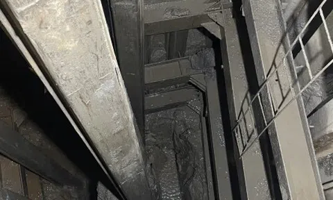 Bé trai lọt xuống trụ bê tông sâu 35m ở Đồng Tháp: Tiếp tục đào đến độ sâu 20m