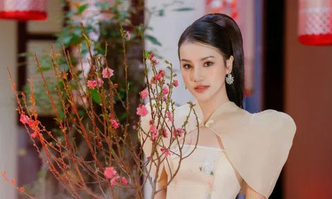 Á hậu Hương Ly khoe nhan sắc ngọt ngào khi diện áo dài