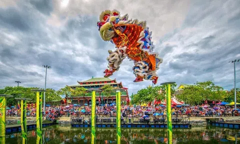 Đà Nẵng rộn ràng chào Xuân, phục vụ du khách "check-in"