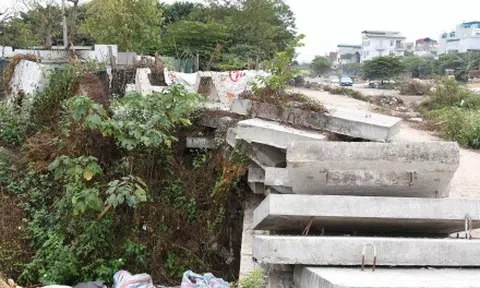 Công trường bỏ hoang ở Hà Nội mất an toàn, ô nhiễm môi trường trong dịp Tết