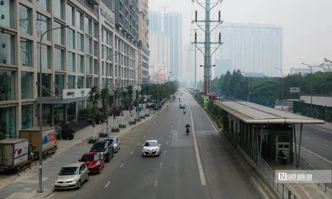 Đường phố Hà Nội vắng vẻ ngày đầu nghỉ Tết