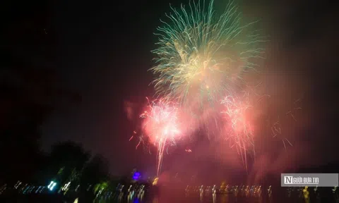 Mãn nhãn màn pháo hoa chào mừng năm mới Quý Mão 2023