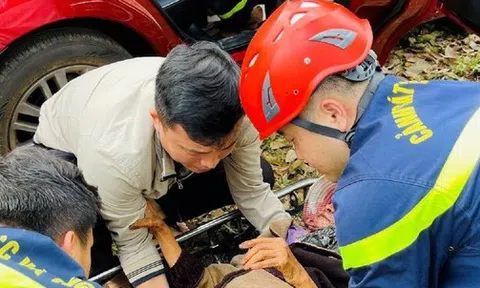 Cứu cụ bà ở Đắk Lắk bị rơi xuống vực sâu 15m