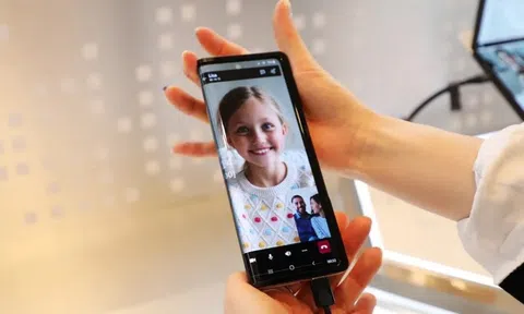 Galaxy Z Fold5 có thể dùng bản lề xoay 360 độ