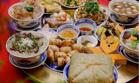 Tục cúng gà mùng 3 Tết, ngó bộ giò đoán điềm lành