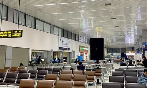 Sân bay Nội Bài thưa thớt trong sáng ngày đầu năm mới