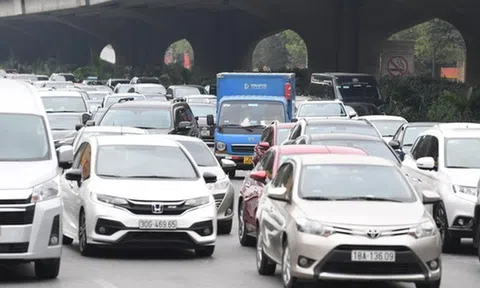 Vành đai 3 từ Phạm Hùng tới trạm thu phí Pháp Vân ùn tắc trong sáng mùng 2 tết