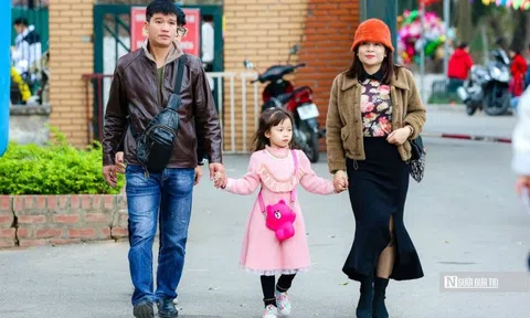 Công viên Thủ Lệ đông đúc ngày mùng 3 Tết