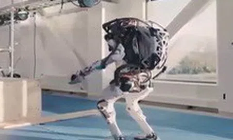 Robot hình người có thể thực hiện kỹ năng mới đáng kinh ngạc