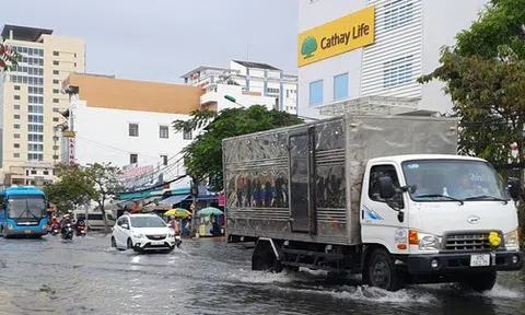Bất thường đường phố TP. Cần Thơ ngập sâu trong nước dịp Tết Nguyên đán