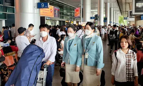 Mùng 4 Tết, sân bay Tân Sơn Nhất đón lượng khách kỷ lục