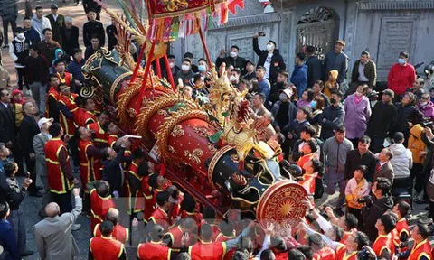 Tưng bừng lễ hội rước pháo khổng lồ ở làng Đồng Kỵ