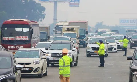Tạm đóng cao tốc Pháp Vân - Ninh Bình vì ùn tắc