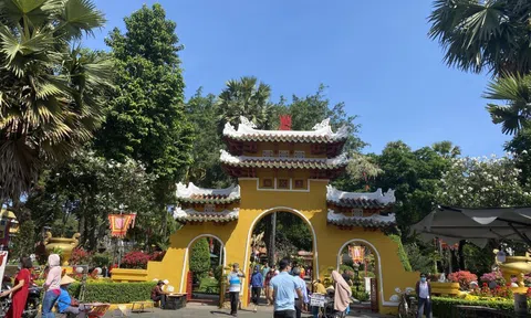 Sắc xuân ở Lăng Ông Bà Chiểu - di tích gần 200 năm tuổi