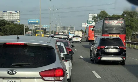 Hình ảnh không đẹp trên cao tốc TP HCM – Trung Lương