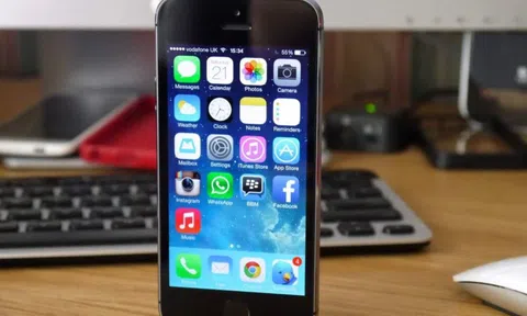 Apple cập nhật iOS cho mẫu iPhone 10 năm tuổi