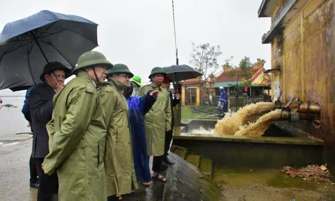 Lãnh đạo Thừa Thiên - Huế ra đồng và có ngay chỉ đạo "nóng"