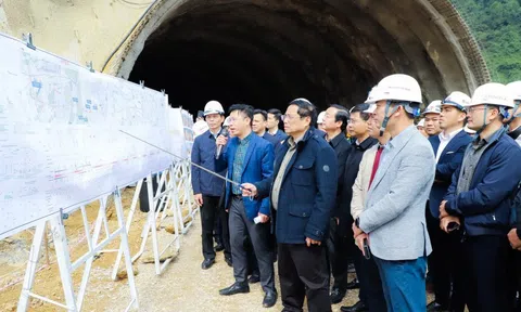 Thủ tướng kiểm tra, đôn đốc dự án cao tốc Bắc - Nam