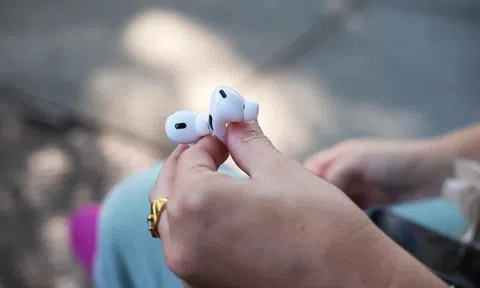 Lý do nhiều người đeo AirPods nhưng chẳng nghe gì