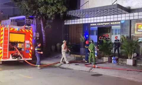 Cột khói bốc lên nghi ngút từ cơ sở massage ở TP Thủ Đức