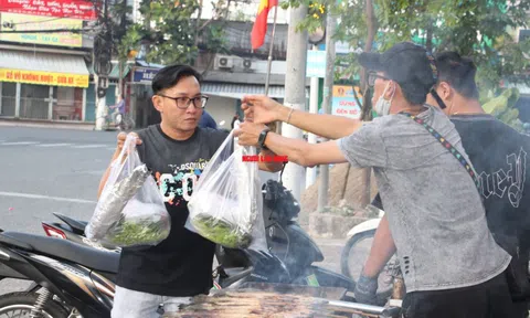 CHÙM ẢNH: Cách nướng 1.000 con cá lóc ngày vía Thần Tài ở miền Tây