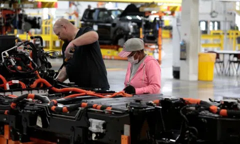 Xe điện lần đầu tiên chiếm 10% doanh số ô tô trên toàn cầu