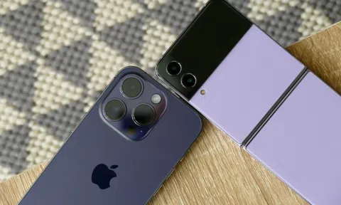 Cú ngược dòng của smartphone cao cấp