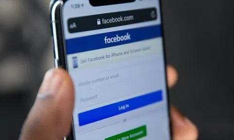 Nhân viên cũ tố Facebook âm thầm hút cạn pin điện thoại