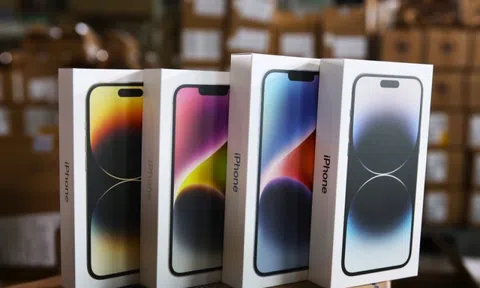 Bộ Công thương yêu cầu giải trình việc bán iPhone 14 'bia kèm lạc'