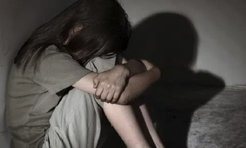 Bất chấp cảnh báo, nam thanh niên vẫn “yêu” bé gái đến có thai