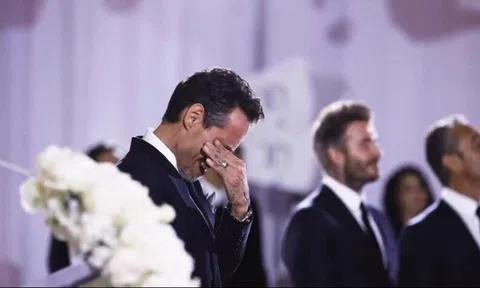 Marc Anthony khóc ở lễ cưới
