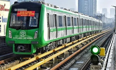 Nhà ga bất ngờ gặp sự cố, tàu Cát Linh-Hà Đông phải dừng giữa đường