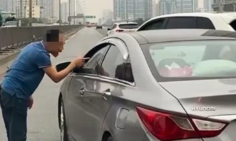 Tài xế xe sang chặn đầu xe khác, chửi bới trên đường vành đai 3 trên cao
