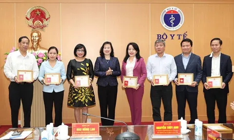 31 cá nhân được Bộ Y tế trao Kỷ niệm chương "Vì sức khoẻ nhân dân"