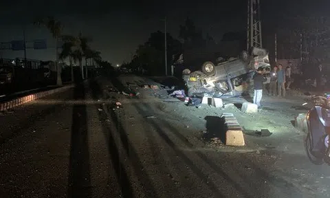 NÓNG: Xe khách tông xe đầu kéo ở Quảng Nam, ít nhất 8 người chết
