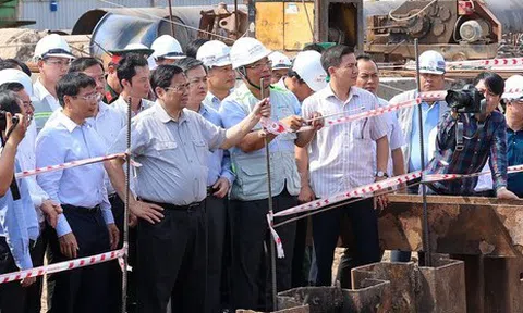 Thủ tướng Phạm Minh Chính kiểm tra dự án cầu Rạch Miễu 2
