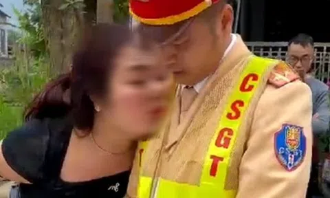 Nhân thân bất ngờ của người phụ nữ lăng mạ, đụng chạm thân thể vào CSGT