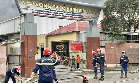 Cháy xưởng sản xuất đế giày, 5 quận nội thành Hải Phòng bị mất điện