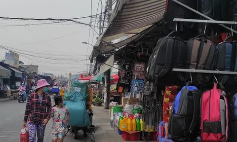 Dẹp loạn hay thu phí vỉa hè?