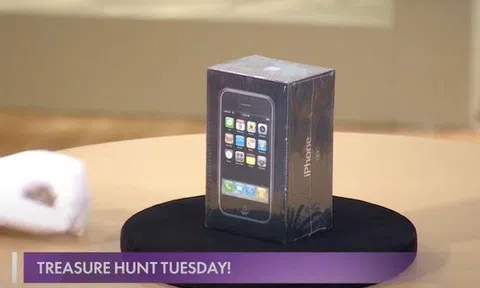 Cô gái mua chiếc iPhone đời đầu rồi cất tủ không dùng, 15 năm sau lãi hơn 105 lần