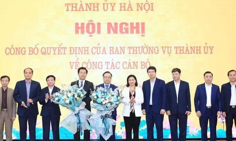 Hà Nội công bố, trao quyết định điều động cán bộ