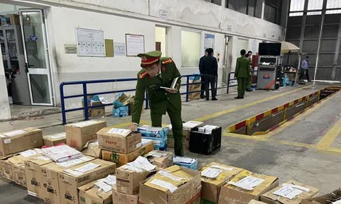 Khám xét khẩn cấp 2 trung tâm đăng kiểm ở Hà Nội