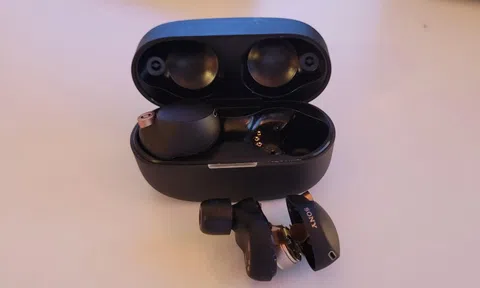 Người dùng phàn nàn do tai nghe Sony phát nổ