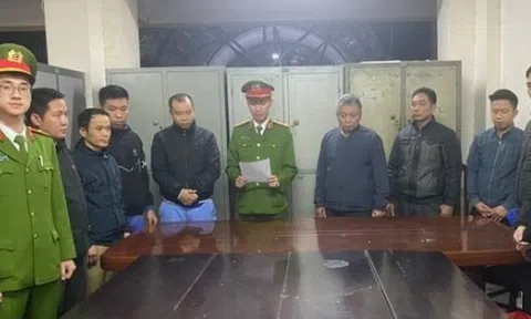 Tạm giữ 18 cán bộ tại 2 trung tâm đăng kiểm ở Gia Lâm, Hà Nội