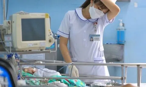 Thiết bị y tế, vật tư cạn kiệt, đến bác sỹ cũng bất lực, hoang mang